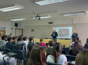 Polizia Stradale incontra studenti a Campobasso e Termoli: sicurezza stradale al centro del progetto Icaro