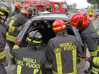 Comacchio, concluso l'addestramento dei Vigili del Fuoco su incidenti stradali e nuove motorizzazioni