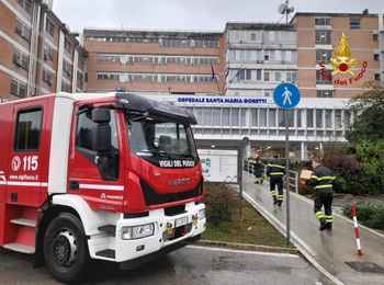 Il Natale dei Vigili del fuoco al reparto di pediatria dell'ospedale Santa Maria Goretti