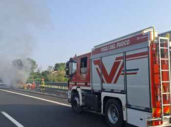 Incendio di un furgone in A28